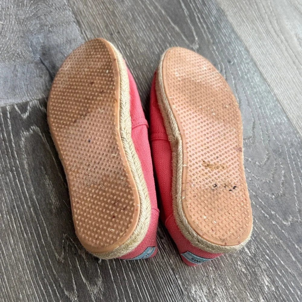 Toms chic coral